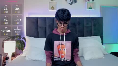 Snapshot of phillicious_ chatting on 10-03-25, 09:34 Phillip online show from 10-03-25, 09:34