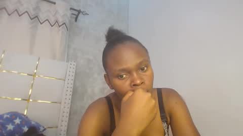 Snapshot of phoebe015 chatting on 02-07-26, 07:39 phoebe online show from 02-07-26, 07:39