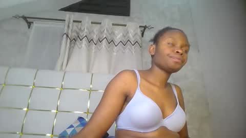 Snapshot of phoebe015 chatting on 02-23-26, 07:11 phoebe online show from 02-23-26, 07:11