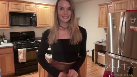 PHOENIX TAYLOR online show from 02-06-26, 03:33