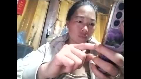 Snapshot of phuong_vietnam chatting on 06-08-26, 12:27 phuong_vietnam online show from 06-08-26, 12:27