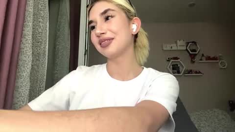 Laura online show from 07-11-26, 08:33