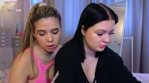 Snapshot of phyllisheart chatting on 03-09-25, 08:18 Lora black and Lili blonde welcome you here online show from 03-09-25, 08:18