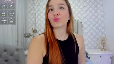 Snapshot of pia_johnson_ chatting on 03-05-25, 11:28 online show from 03-05-25, 11:28