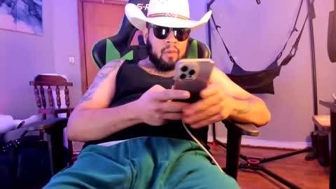 Snapshot of pierced_leather chatting on 12-27-24, 12:29 pierced_leather online show from 12-27-24, 12:29