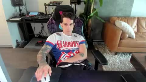Snapshot of pierrefitch chatting on 03-04-25, 09:32 Pierre Fitch online show from 03-04-25, 09:32