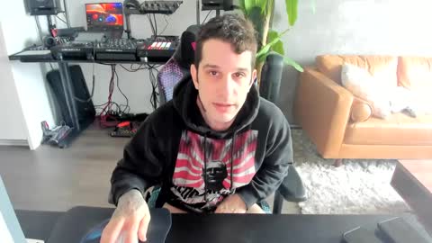 Snapshot of pierrefitch chatting on 03-09-25, 06:32 Pierre Fitch online show from 03-09-25, 06:32