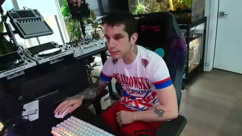 Snapshot of pierrefitch chatting on 11-03-25, 08:10 Pierre Fitch online show from 11-03-25, 08:10