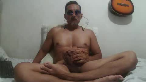 pieslatinos online show from 04-09-26, 05:40