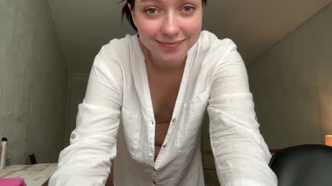 Snapshot of pileacadieri__ chatting on 01-30-25, 06:35 Trisha online show from 01-30-25, 06:35