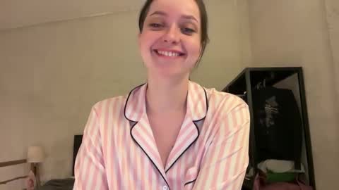 Snapshot of pileacadieri__ chatting on 03-12-25, 11:42 Trisha online show from 03-12-25, 11:42