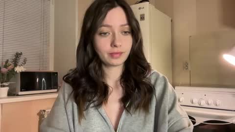 Snapshot of pileacadieri__ chatting on 11-17-25, 02:56 Trisha online show from 11-17-25, 02:56