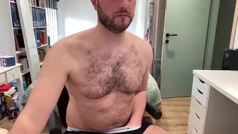 Snapshot of pilou7452 chatting on 02-27-26, 12:05 pilou online show from 02-27-26, 12:05