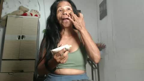 Snapshot of pinay_hazel chatting on 06-22-26, 12:45 hazel online show from 06-22-26, 12:45