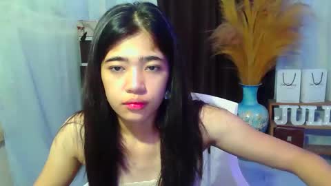 Snapshot of pinaycutie_sylvia chatting on 10-26-25, 11:53 Via online show from 10-26-25, 11:53
