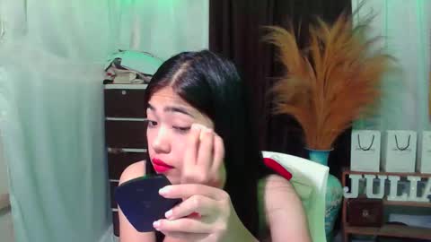 Snapshot of pinaycutie_sylvia chatting on 10-30-25, 11:27 Via online show from 10-30-25, 11:27