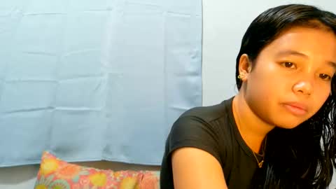 Snapshot of pinaysweetgirl_19 chatting on 06-07-26, 06:17 pinaysweetgirl_19 online show from 06-07-26, 06:17