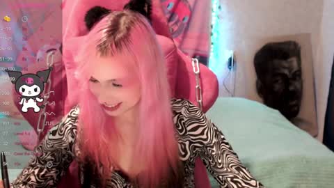 Snapshot of pineapple_dope chatting on 01-20-25, 12:36 Nancy online show from 01-20-25, 12:36