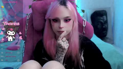 Snapshot of pineapple_dope chatting on 01-22-25, 10:26 Nancy online show from 01-22-25, 10:26