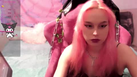 Snapshot of pineapple_dope chatting on 02-16-25, 08:11 Nancy online show from 02-16-25, 08:11