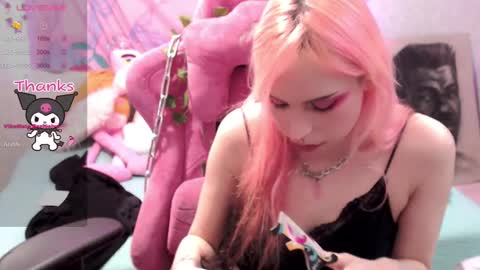 Snapshot of pineapple_dope chatting on 03-01-25, 01:43 Nancy online show from 03-01-25, 01:43