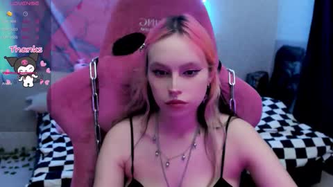 Snapshot of pineapple_dope chatting on 09-10-25, 07:47 Nancy online show from 09-10-25, 07:47