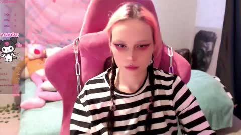 Snapshot of pineapple_dope chatting on 09-11-25, 08:31 Nancy online show from 09-11-25, 08:31