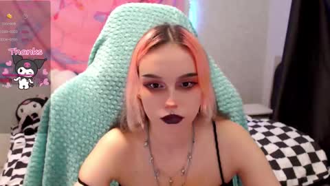 Snapshot of pineapple_dope chatting on 09-26-25, 09:52 Nancy online show from 09-26-25, 09:52