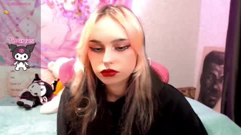 Snapshot of pineapple_dope chatting on 10-18-25, 04:19 Nancy online show from 10-18-25, 04:19