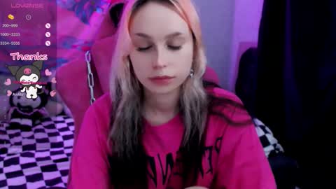 Snapshot of pineapple_dope chatting on 10-23-25, 10:19 Nancy online show from 10-23-25, 10:19