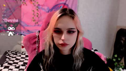 Snapshot of pineapple_dope chatting on 11-04-25, 10:20 Nancy online show from 11-04-25, 10:20