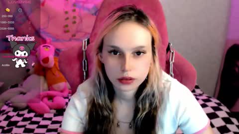 Snapshot of pineapple_dope chatting on 11-05-25, 04:29 Nancy online show from 11-05-25, 04:29