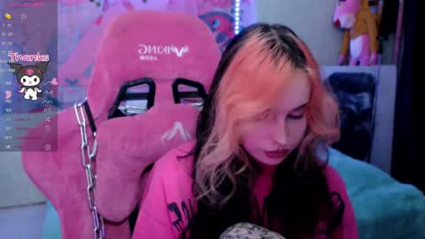 Snapshot of pineapple_dope chatting on 04-23-26, 08:33 Nancy online show from 04-23-26, 08:33