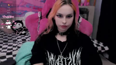 Snapshot of pineapple_dope chatting on 05-04-26, 10:50 Nancy online show from 05-04-26, 10:50