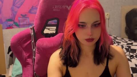 Snapshot of pineapple_dope chatting on 05-27-26, 08:06 Nancy online show from 05-27-26, 08:06