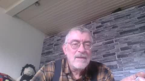 Snapshot of pinholder chatting on 10-14-25, 11:55 Michael online show from 10-14-25, 11:55