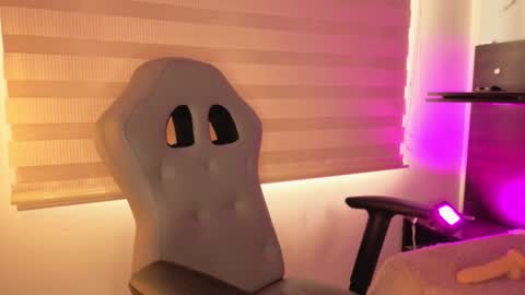 pink_as online show from 10-15-25, 02:06