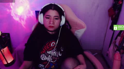 Snapshot of pink_girl0n chatting on 12-18-24, 02:21 Kitty online show from 12-18-24, 02:21