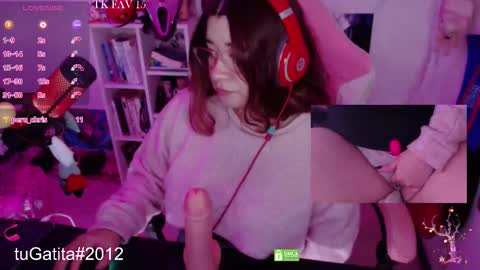 Snapshot of pink_girl0n chatting on 11-29-25, 07:33 Kitty online show from 11-29-25, 07:33