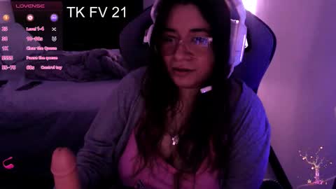 Snapshot of pink_girl0n chatting on 12-16-25, 06:24 Kitty online show from 12-16-25, 06:24