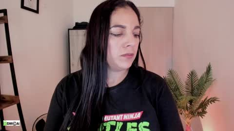 Snapshot of pink_kitten_ chatting on 04-18-26, 07:07 Eli online show from 04-18-26, 07:07