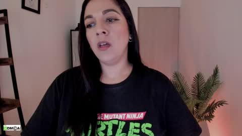 Snapshot of pink_kitten_ chatting on 04-19-26, 01:43 Eli online show from 04-19-26, 01:43