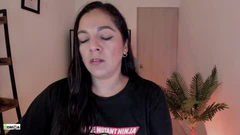 Snapshot of pink_kitten_ chatting on 05-31-26, 07:59 Eli online show from 05-31-26, 07:59