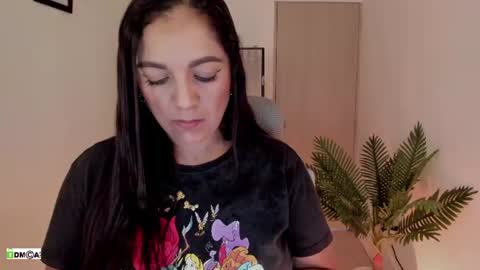 Snapshot of pink_kitten_ chatting on 06-20-26, 01:58 Eli online show from 06-20-26, 01:58