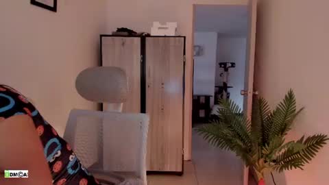 Snapshot of pink_kitten_ chatting on 06-30-26, 11:55 Eli online show from 06-30-26, 11:55