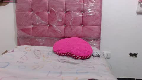 pink_love_25 online show from 05-12-26, 07:05