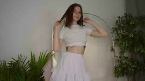 Snapshot of pink_muse chatting on 11-06-25, 02:07 Muse online show from 11-06-25, 02:07