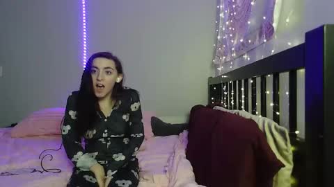 Snapshot of pink_tv chatting on 11-25-25, 02:44 pink_tv online show from 11-25-25, 02:44