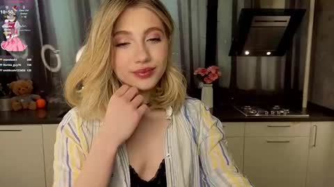 Snapshot of pinkadele chatting on 02-11-25, 11:21 Adele online show from 02-11-25, 11:21