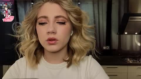 Snapshot of pinkadele chatting on 02-18-25, 12:06 Adele online show from 02-18-25, 12:06